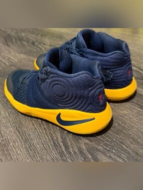 Nike Kyrie 2 Kids Basketball Shoes Navy Gold Yellow Size 11C